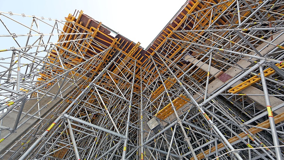 scaffolding planks